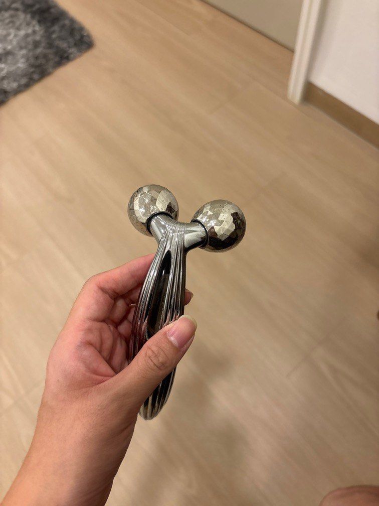 Refa (Category: Face Care) located in Singapore. Submitted by joyjoylll (Listing ID 1373366368, Image 1). Description: Like new refa Bought for S$330.