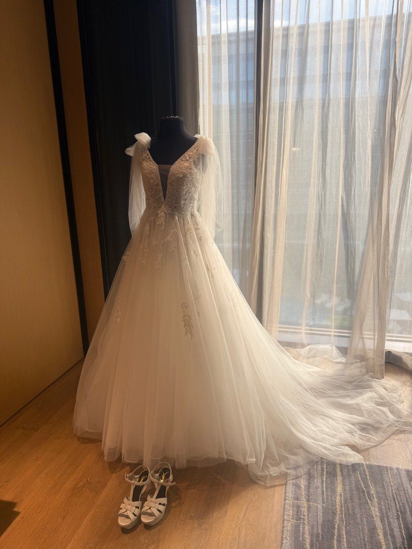 ROSA CLARA WEDDING GOWN (Category: Evening dresses & gowns) located in Manila. Submitted by DocDenP (Listing ID 1373240772, Image 1). Description: Selling my Simba Rosa Clará Philippines Wedding Gown RFS: served its purpose ✨ • Fits Medium frame, dry-cleaned & vacuum-sealed • Bought & worn last May 20, 2025 • Includes: Wedding essentials from Rosa Clara (all bnew ) and Brandnew veil from Rosa Clara • Location: Lipa Batangas/ Manila Area (i can pe