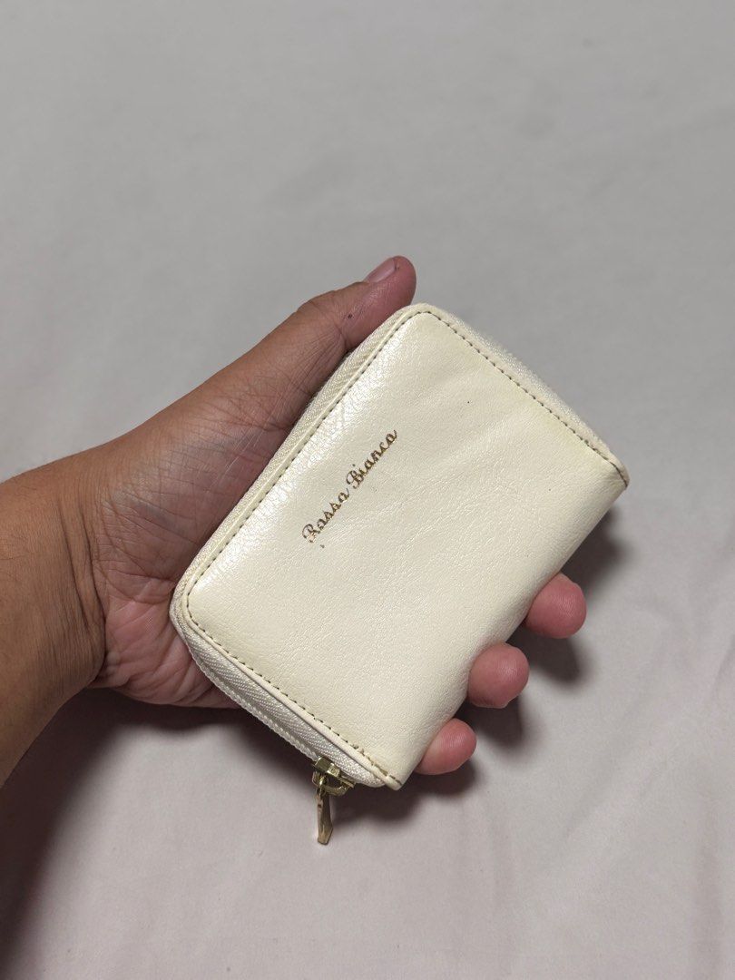 Rosso Bianco Card Wallet (Category: Wallets & Card holders) located in Valenzuela. Submitted by fairythrift (Listing ID 1373327883, Image 2). Description: Brand: Rossobianco Color: white Size: Height 8cm, Width 11.5cm Condition: in Pristine Condition.