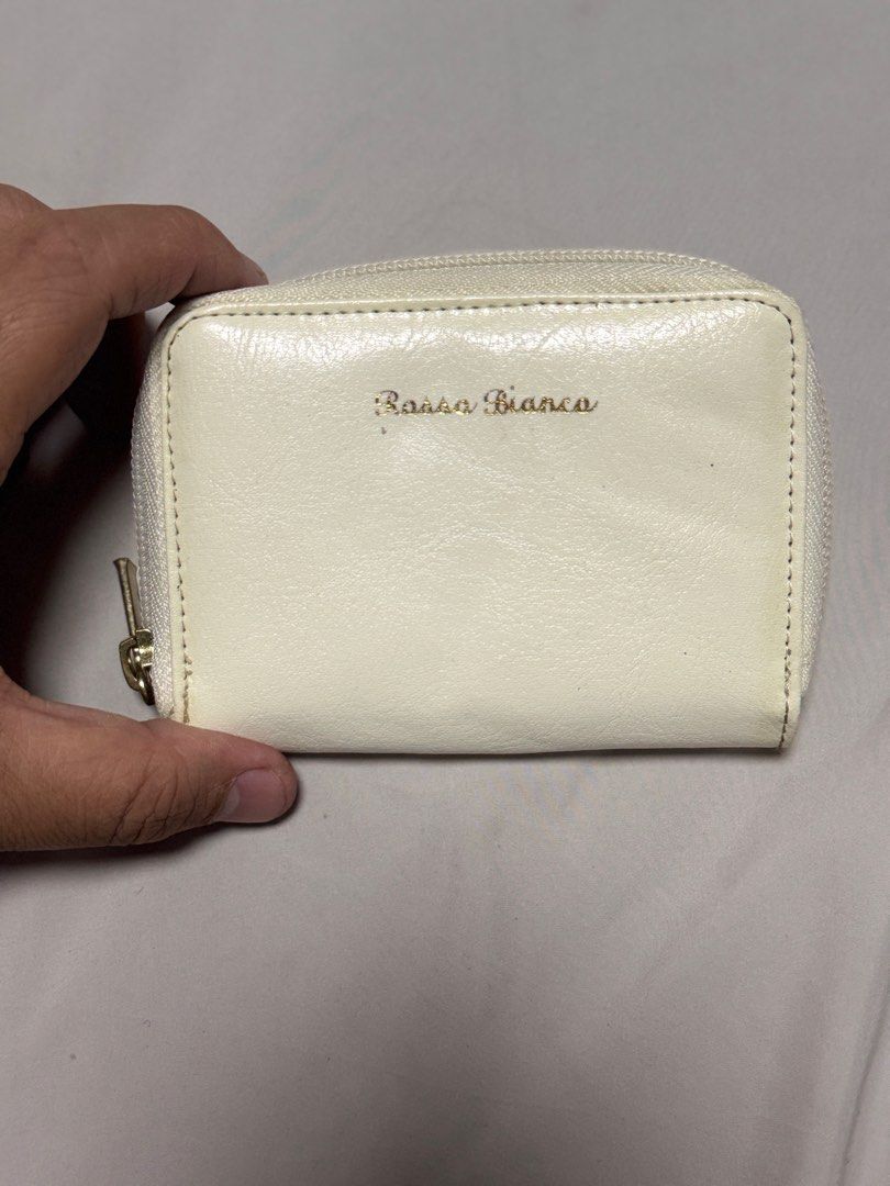 Rosso Bianco Card Wallet (Category: Wallets & Card holders) located in Valenzuela. Submitted by fairythrift (Listing ID 1373327883, Image 1). Description: Brand: Rossobianco Color: white Size: Height 8cm, Width 11.5cm Condition: in Pristine Condition.