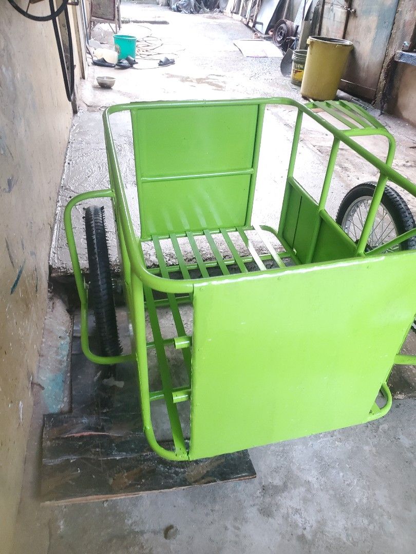 Sidecar with bike (Category: Bicycles) located in Manila. Submitted by fastmountain_dfe013 (Listing ID 1373323554, Image 2). Description: brandnew custom made sidecar standard aize 36L,24W,21H inches..wrapped with plain sheet,color apple green brandnew GI BIKE brandnew bmx style jumbo tire 20x2.125 pick up payatas Quezon city /09764177309.