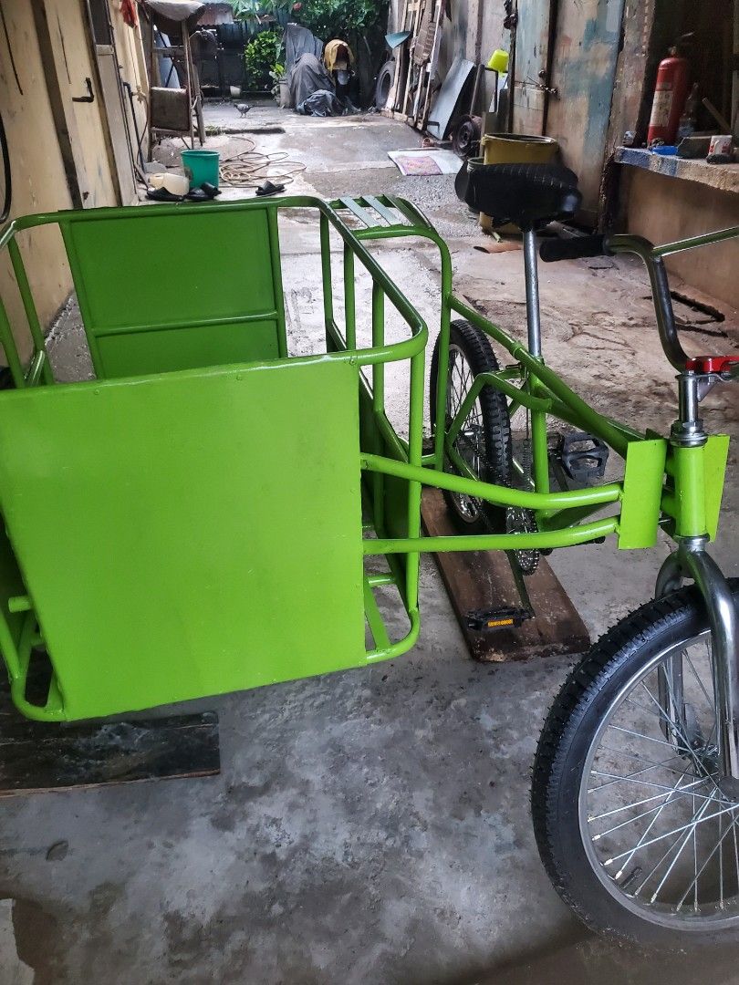 Sidecar with bike (Category: Bicycles) located in Manila. Submitted by fastmountain_dfe013 (Listing ID 1373323554, Image 3). Description: brandnew custom made sidecar standard aize 36L,24W,21H inches..wrapped with plain sheet,color apple green brandnew GI BIKE brandnew bmx style jumbo tire 20x2.125 pick up payatas Quezon city /09764177309.