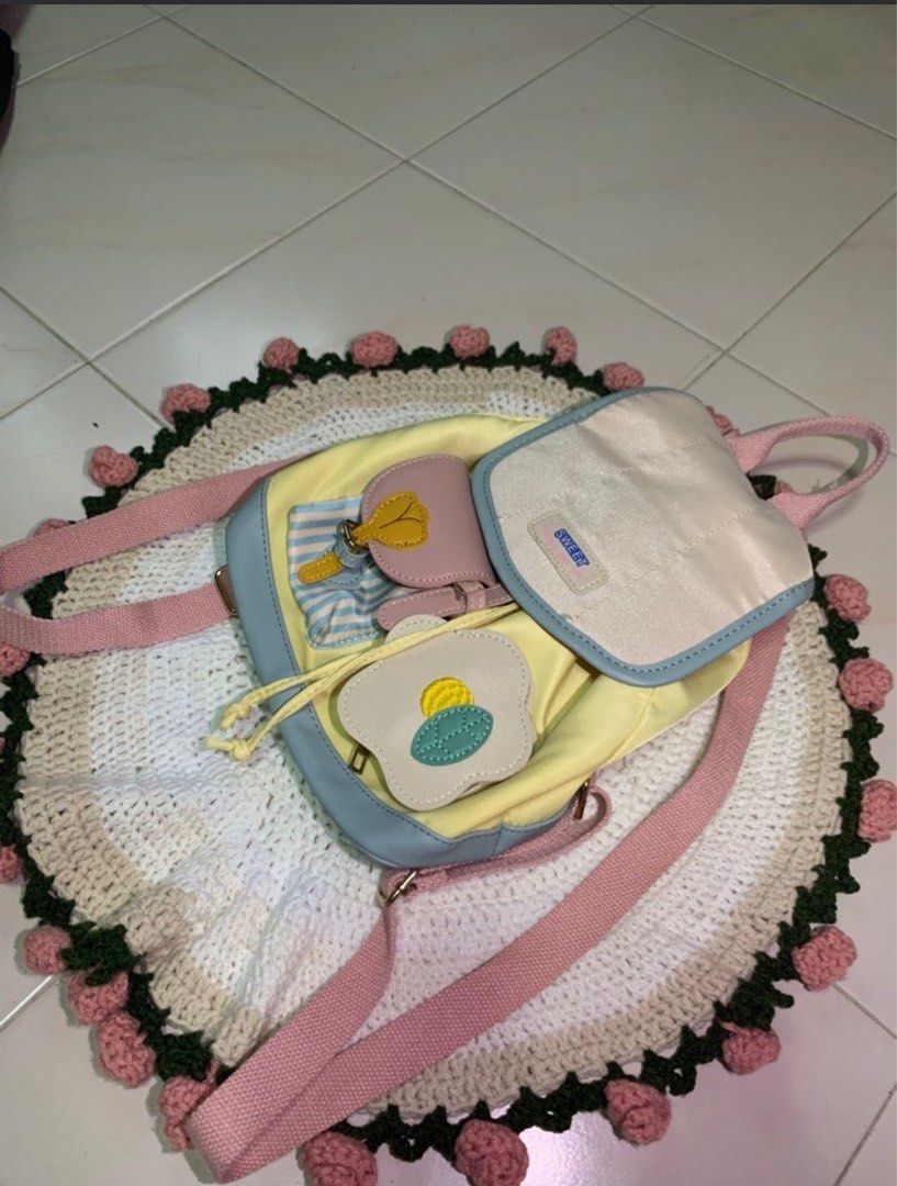 Small backpack (Category: Backpacks) located in Singapore. Submitted by tomoe24 (Listing ID 1373341433, Image 2). Description: .