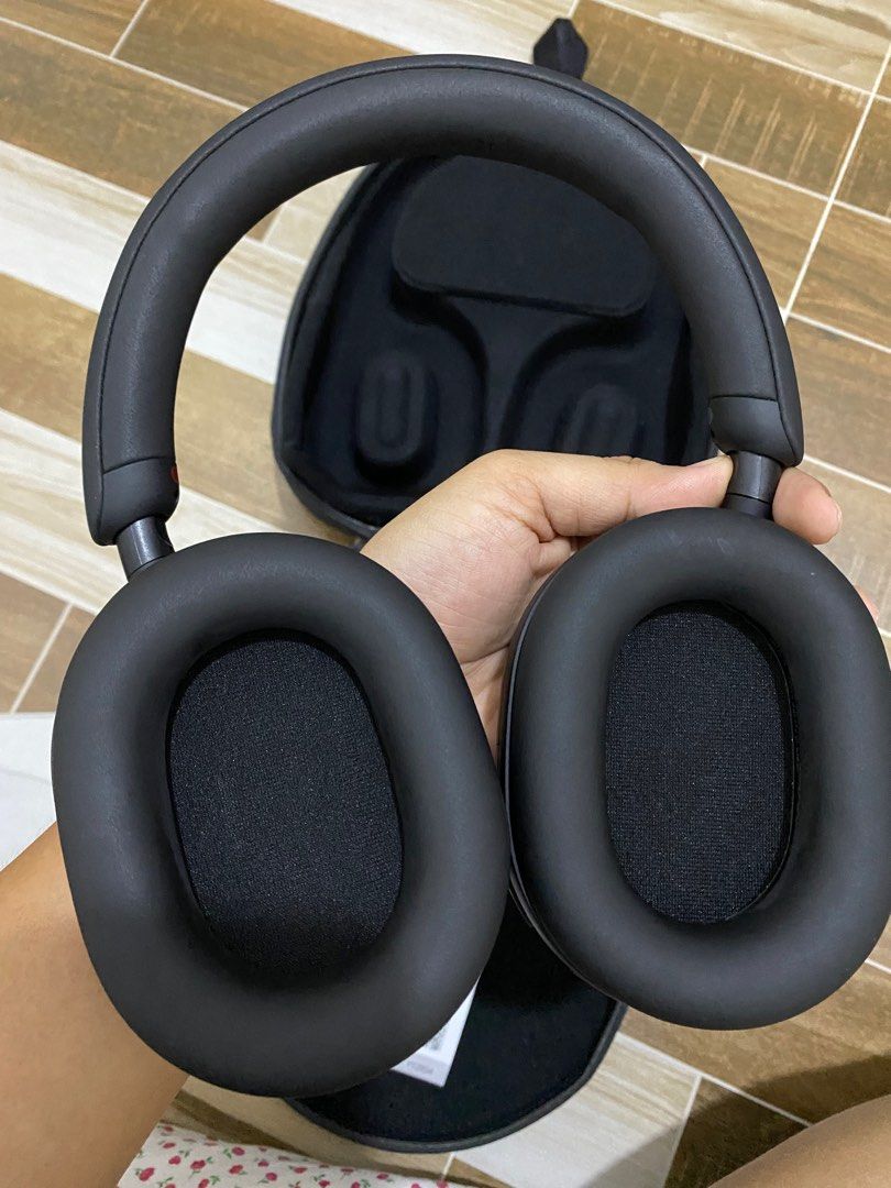 Sony WH-1000XM5 (Category: Headphones & Headsets) located in Valenzuela. Submitted by marierenne (Listing ID 1373246601, Image 3). Description: Sony Wireless Noise Cancelling Stereo Headset Model: WH-1000XM5 Complete with box and case Great quality sound and noise cancelling feature. Suits oily skinned like me, madaling linisin RFS: Exams done and need funds.