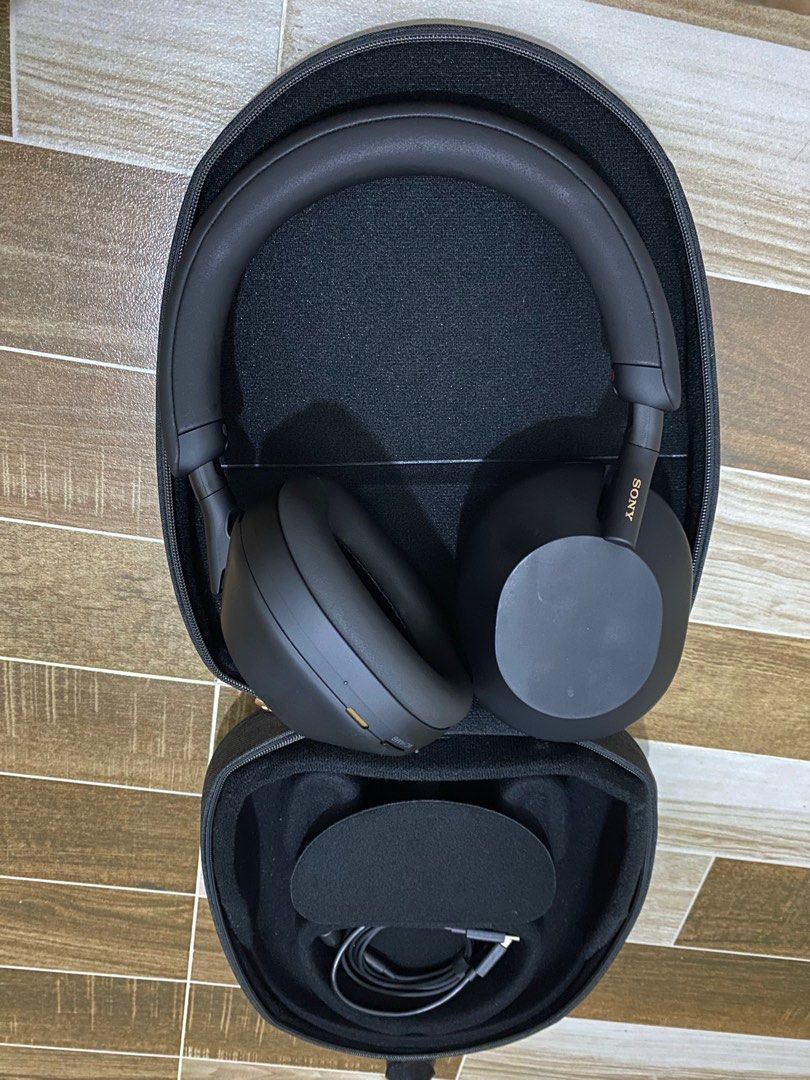 Sony WH-1000XM5 (Category: Headphones & Headsets) located in Valenzuela. Submitted by marierenne (Listing ID 1373246601, Image 1). Description: Sony Wireless Noise Cancelling Stereo Headset Model: WH-1000XM5 Complete with box and case Great quality sound and noise cancelling feature. Suits oily skinned like me, madaling linisin RFS: Exams done and need funds.