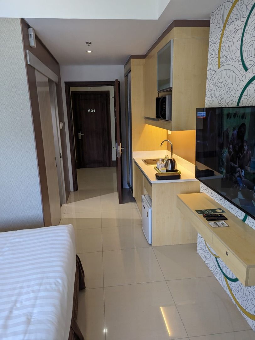 Studio Unit for Sale (Category: Apartments & Condos) located in Makati City. Submitted by santosmarialourdes (Listing ID 1373308634, Image 2). Description: Studio Unit for Sale at Hotel 101 BGC 21 sqm. Furnished Good investment. With monthly profit sharing Very good location, near SM Aura, Market Market and Serendra Price: 5,000,000.00 .
