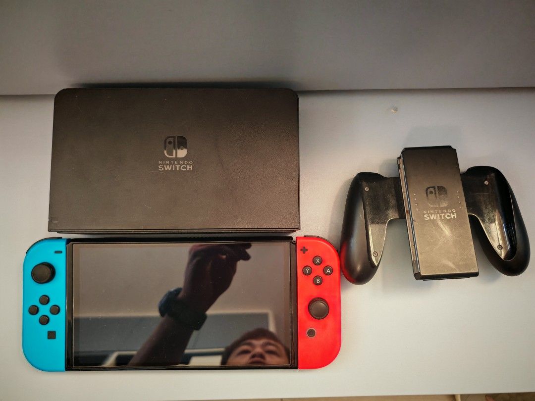 Switch oled （分類：Nintendo 任天堂）位於 Hong Kong。 由 puiccp1410 提交（商品編號 1373324001，圖片 1）。簡介： 少玩、冇盒，全套齊件 （不議）。