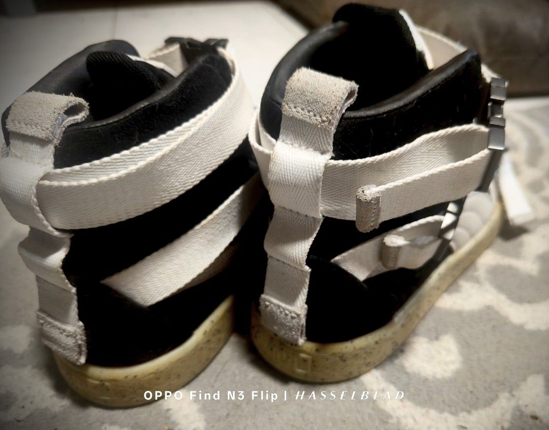 The Weeknd x Puma XO Suede Classic '50th Anniversary' (Category: Sneakers) located in Singapore. Submitted by sad_lil_stitch (Listing ID 1373296841, Image 3). Description: Not used in a while. Fiancé switched to Nike and willing to let go at half the price. meetups only..