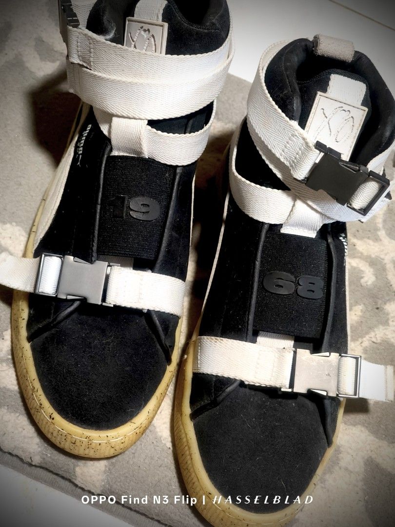 The Weeknd x Puma XO Suede Classic '50th Anniversary' (Category: Sneakers) located in Singapore. Submitted by sad_lil_stitch (Listing ID 1373296841, Image 1). Description: Not used in a while. Fiancé switched to Nike and willing to let go at half the price. meetups only..