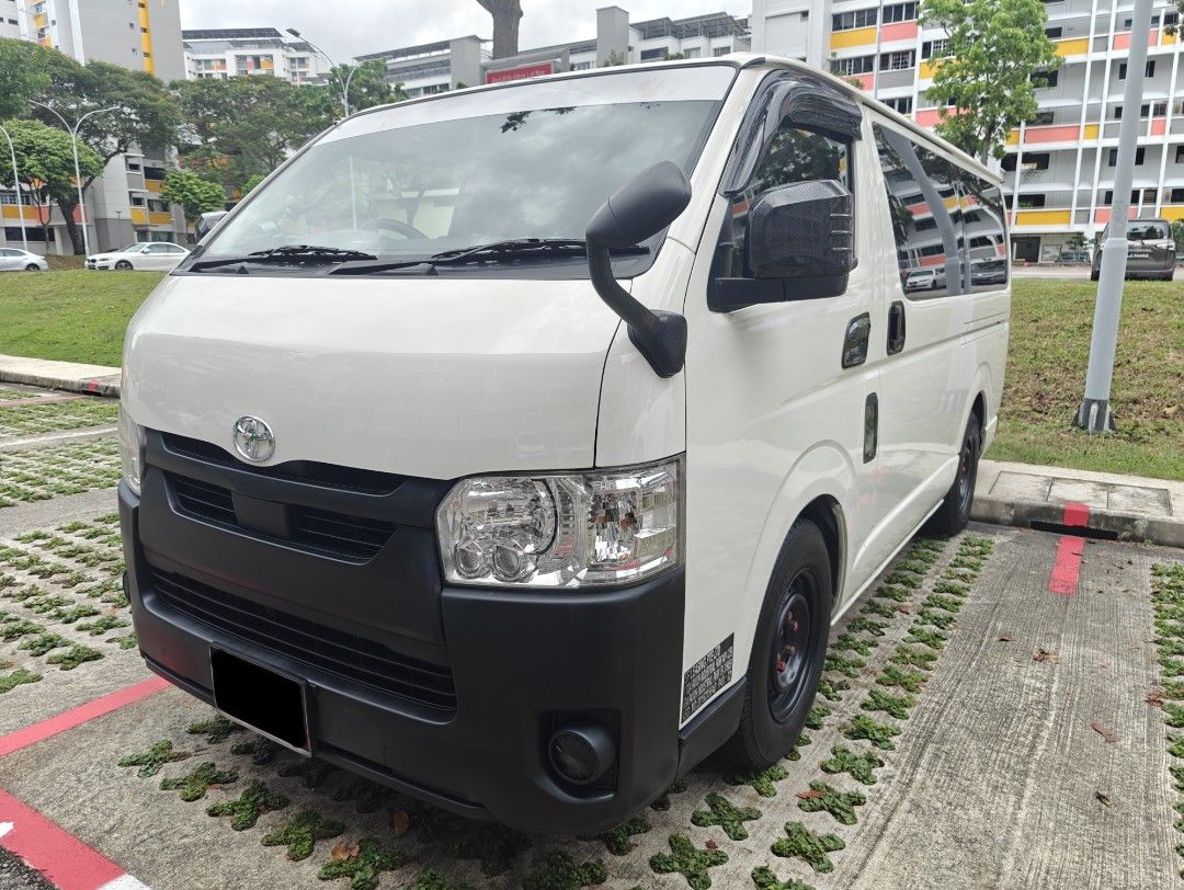 Toyota Hiace AUTO with REAR AIRCON. LOW DEPOSIT62886405447554111