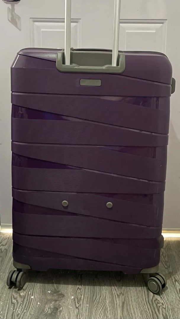 Travel Luggage Bag (Category: Luggage) located in Tanza. Submitted by solenlen (Listing ID 1373336115, Image 3). Description: Compass Luggage 28 inches.