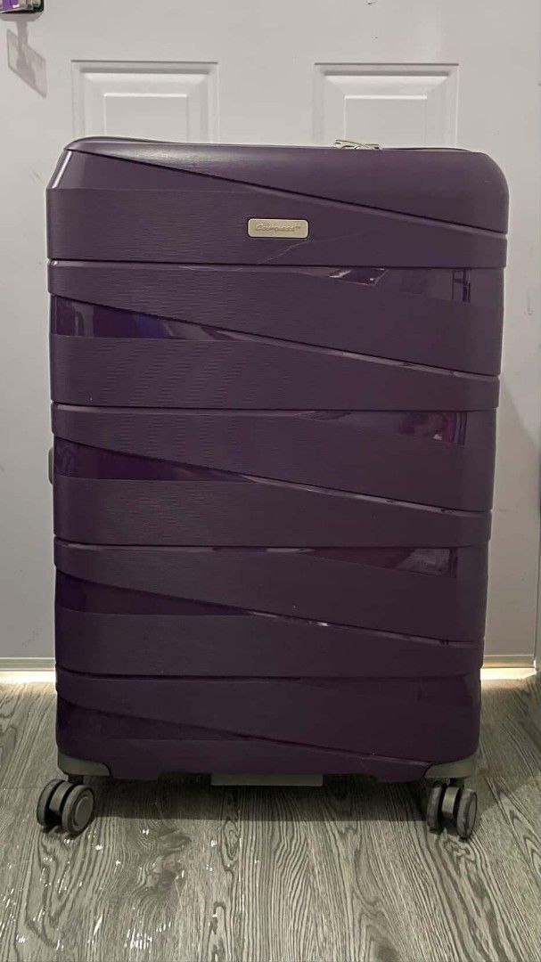 Travel Luggage Bag (Category: Luggage) located in Tanza. Submitted by solenlen (Listing ID 1373336115, Image 1). Description: Compass Luggage 28 inches.