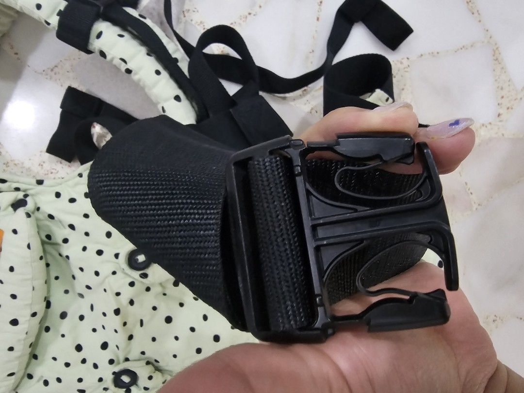 Tula Explore (Category: Carriers & Slings) located in Singapore. Submitted by dasireesabrina (Listing ID 1373375183, Image 2). Description: All in good condition. only buckle has a small cut. see photo. but still can buckle perfectly well. Self Collection 550221 Monday to friday 8am-9pm sat sun 8am - 2pm (subjective).