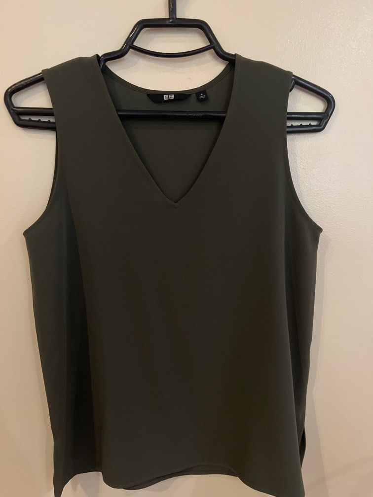 Uniqlo Olive Green Top in Small (Category: Sleeveless) located in Muntinlupa City. Submitted by mbjdj1 (Listing ID 1373269508, Image 1). Description: .