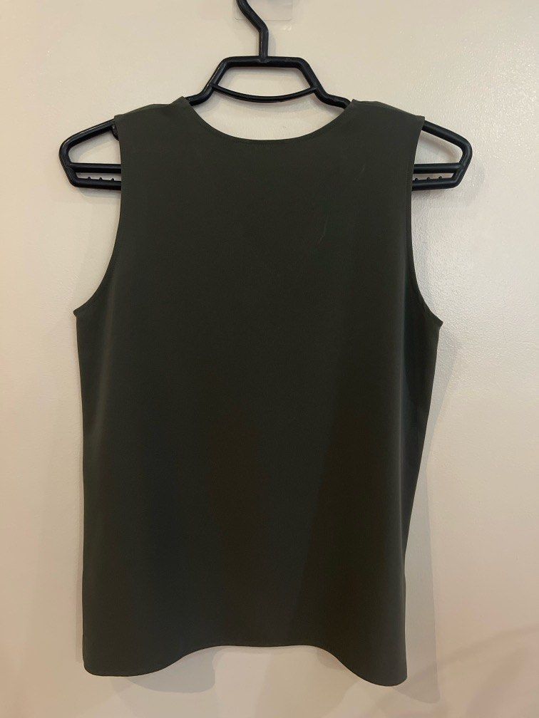 Uniqlo Olive Green Top in Small (Category: Sleeveless) located in Muntinlupa City. Submitted by mbjdj1 (Listing ID 1373269508, Image 2). Description: .