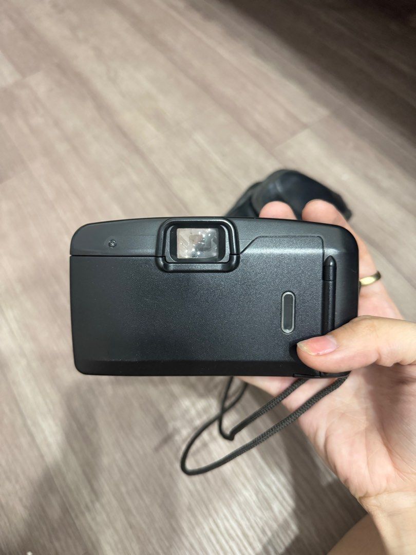 Vintage Canon Film Camera (Category: Cameras) located in Manila. Submitted by angela.gg (Listing ID 1373357631, Image 3). Description: - we have no film to test it - vintage camera, was taken care of but stucked so idk if working - buy at your own risk.