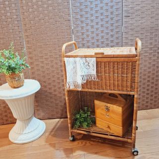 (Category: ) located in . Submitted by millennialmeetsvintage (Listing ID 1373299430, Image 1). Description: .
