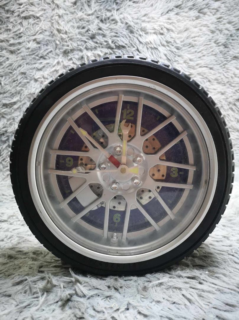 Wheel Design Analog table Top Clock (Category: Clocks) located in Santa Cruz. Submitted by jmy_surplus.2 (Listing ID 1373245845, Image 1). Description: Size ; Color ; Black Type ; Clock Brand ; No Brand Material ; Plastic Style ; Wheel Table Top Clock MK D1 JMY 4.