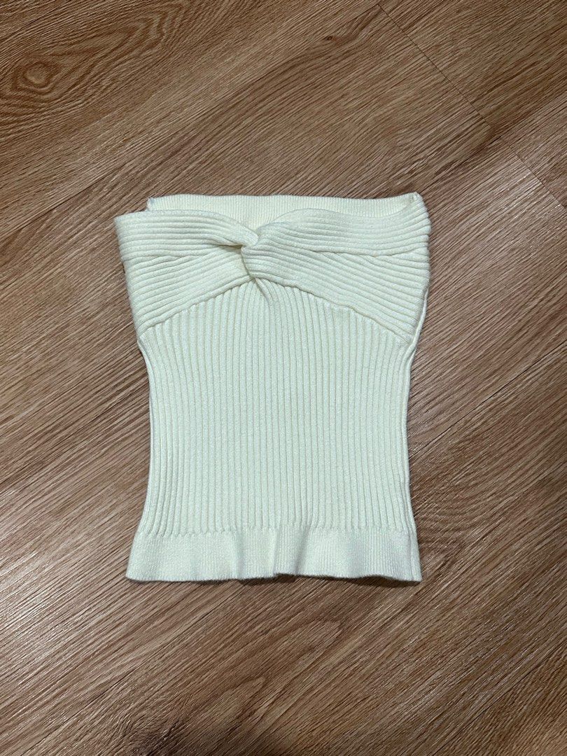 White Beige Ribbed Tube Top (Category: Sleeveless) located in Manila. Submitted by decluttering77 (Listing ID 1373247332, Image 1). Description: - 10/10 condition, thick tela - fits xs-s, stretchy, body hugging - negotiable! MOP: GCASH *will not ship unless fully paid.