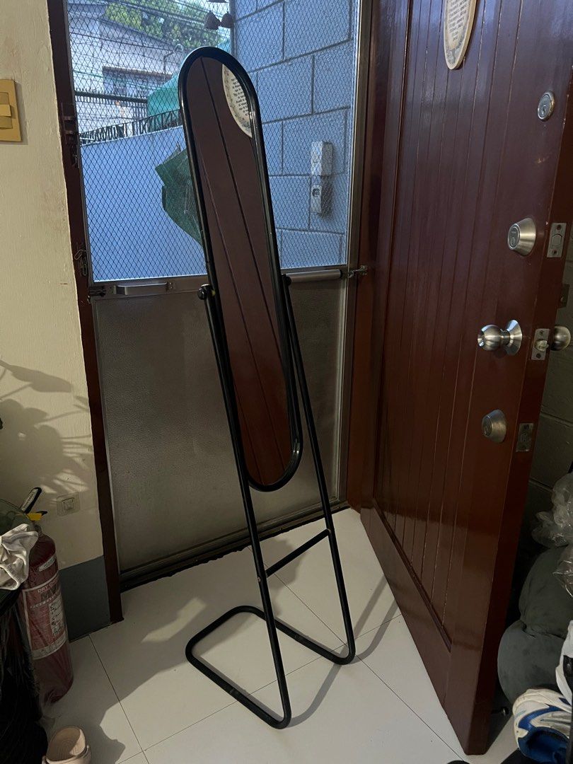 WHOLE BODY CLASSIC MIRROR WITH STAND (Category: Mirrors) located in Del Monte. Submitted by irej31 (Listing ID 1373325168, Image 1). Description: Whole body mirror, can be placed in living room or bedroom. Color black..