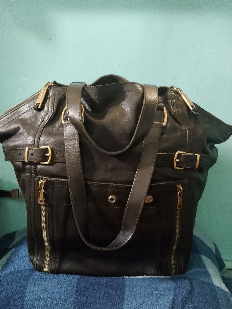 YSL (AUTHENTIC) (Category: Luxury Bags & Wallets) located in Manila. Submitted by del96 (Listing ID 1373228704, Image 1). Description: pm me.