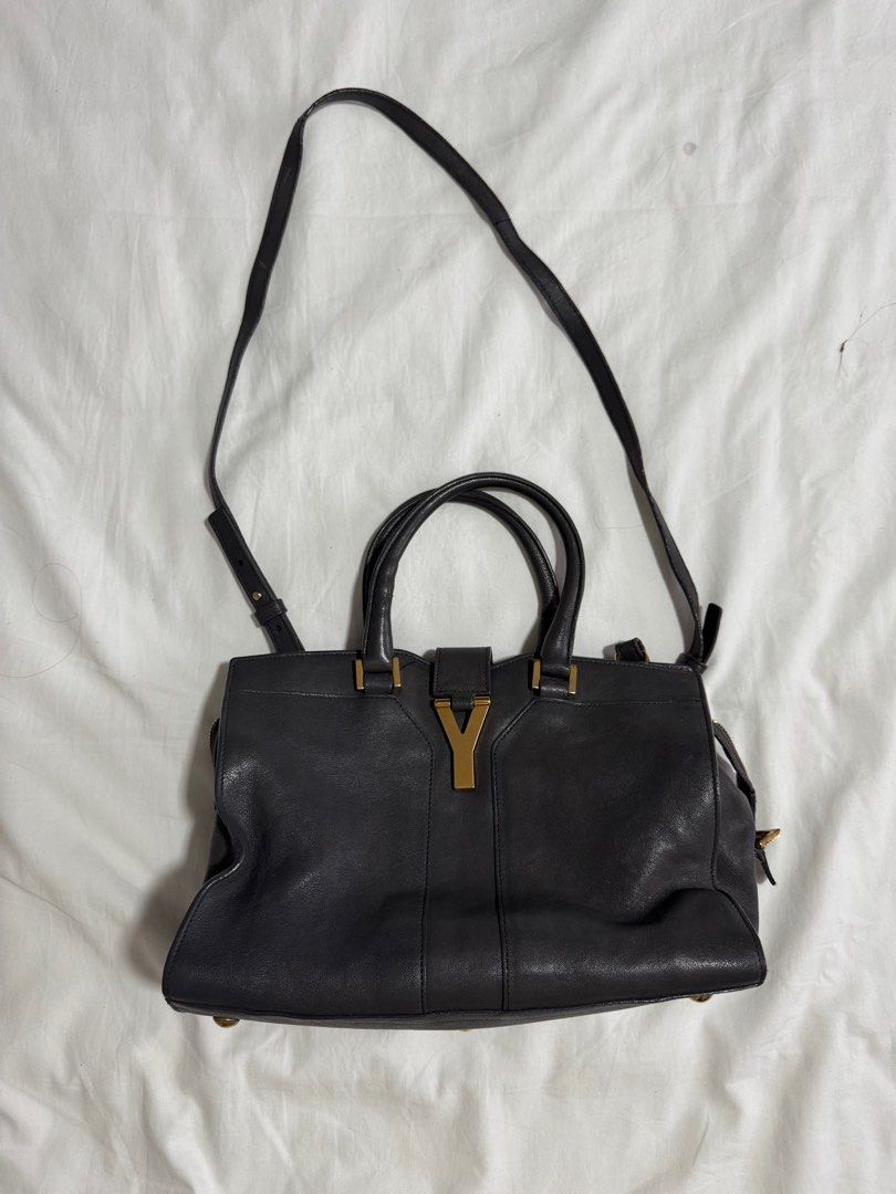 YSL (Category: Luxury Bags & Wallets) located in Los Banos. Submitted by fashionplate02 (Listing ID 1373288250, Image 1). Description: .