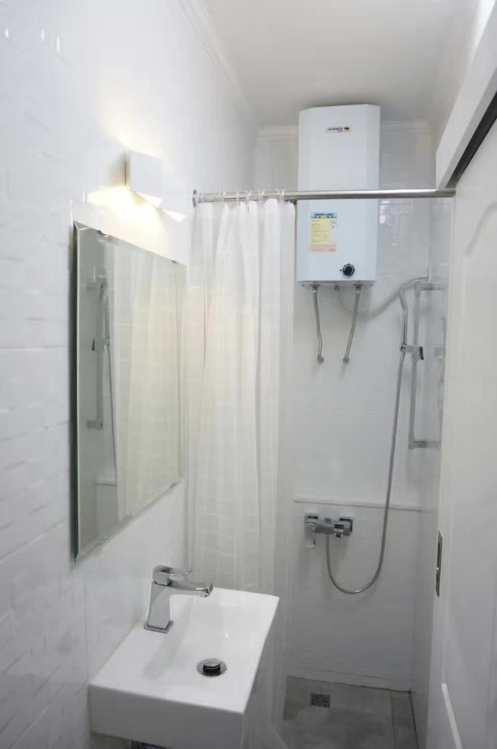 No commission, rare gem, well-decorated unit with rental agreement at $9,500 including rooftop, very close to West Rail Station and bus terminal63438252261378112