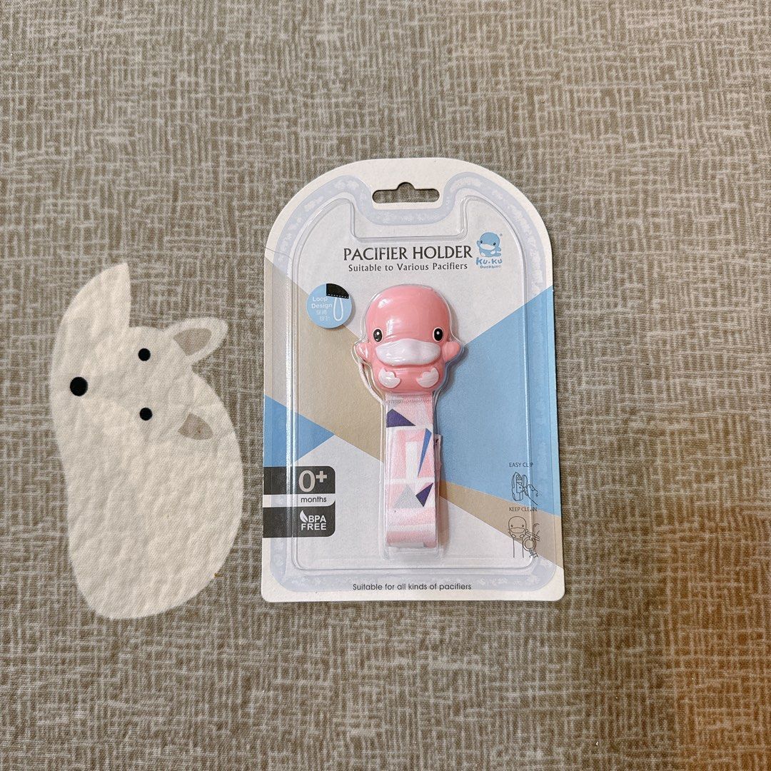 由 gogolittlerabbit (刊登 ID 1373435587，圖片 1) 提交，位於 彰化縣 (Changhua) 的 酷咕鴨造型奶嘴織帶夾 (類別：嬰兒及兒童流行時尚)，說明：◻️多買了1個沒有用到，鴨鴨造型很可愛，女兒超喜歡。