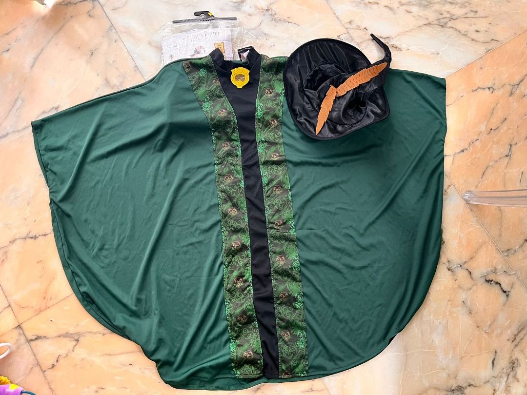 🧙‍♀️ Kids Harry Potter Professor McGonagall Costume – Size 9+ (Category: Babies & Kids Fashion) located in Singapore. Submitted by saxonshirley (Listing ID 1373442129, Image 2). Description: 💰 Price: $15 📍 Location: Telok Kurau Perfect for Halloween, book week, or any magical dress-up day! This official Wizarding World Professor McGonagall costume includes: ✨ Green and black cloak with detailed printed trim 🎩 Matching witch’s hat with feather