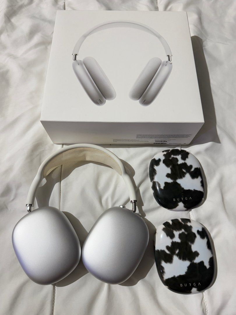 Apple Airpods Max 1st Generation (Category: Headphones & Headsets) located in Singapore. Submitted by yussiehadid1103 (Listing ID 1373521117, Image 2). Description: Bought it awhile back but did not use it much :( Selling this Airpods Max 1st generation together with my Burga Airpods Max cover. .