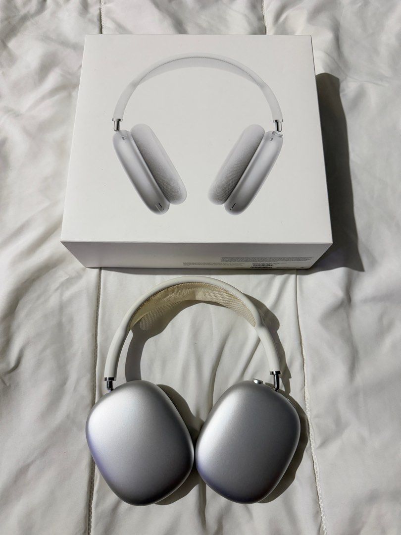 Apple Airpods Max 1st Generation (Category: Headphones & Headsets) located in Singapore. Submitted by yussiehadid1103 (Listing ID 1373521117, Image 1). Description: Bought it awhile back but did not use it much :( Selling this Airpods Max 1st generation together with my Burga Airpods Max cover. .