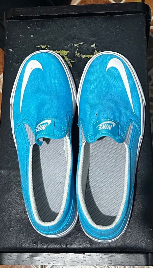 Aqua blue slip on shoes Nike (Category: Sneakers) located in Manila. Submitted by corryyy (Listing ID 1373526085, Image 2). Description: 24CM Good as nee.