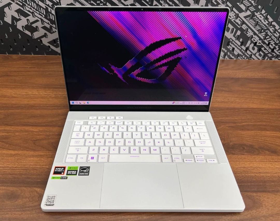 ASUS ROG Zephyrus G14 *FREE ROG SLEEVE* RTX 4060 AMD Ryzen 9 8945HS ...