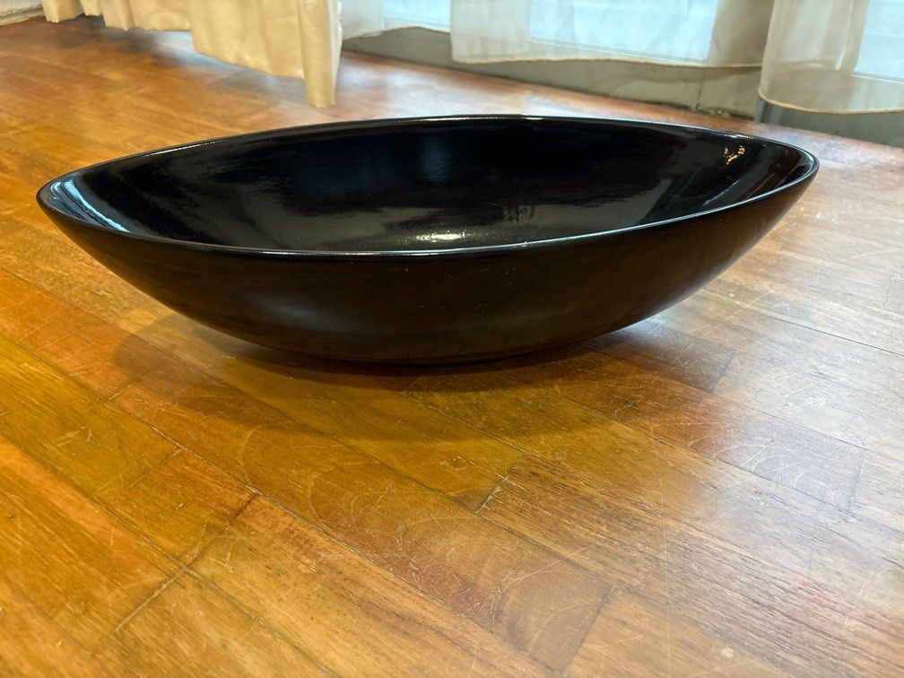 Black decorative bowl