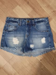 (Category: ) located in . Submitted by shininglights (Listing ID 1373536942, Image 1). Description: .