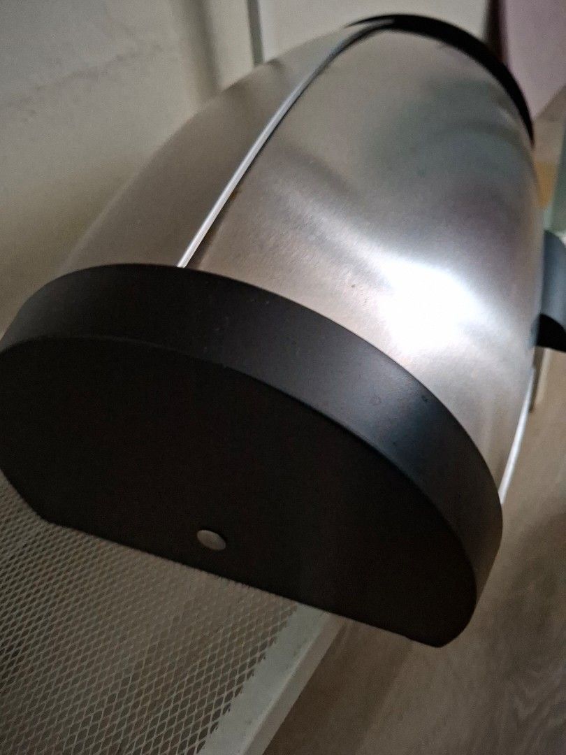 Bread container (Category: Everything Else) located in Singapore. Submitted by prisa711 (Listing ID 1373404692, Image 3). Description: bought many years but never use.lenth 42 cm, width 22cm.