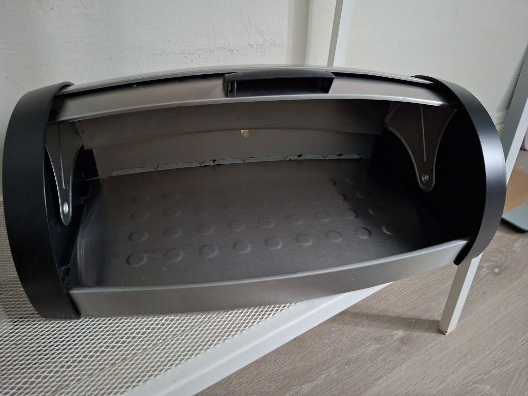 Bread container (Category: Everything Else) located in Singapore. Submitted by prisa711 (Listing ID 1373404692, Image 2). Description: bought many years but never use.lenth 42 cm, width 22cm.