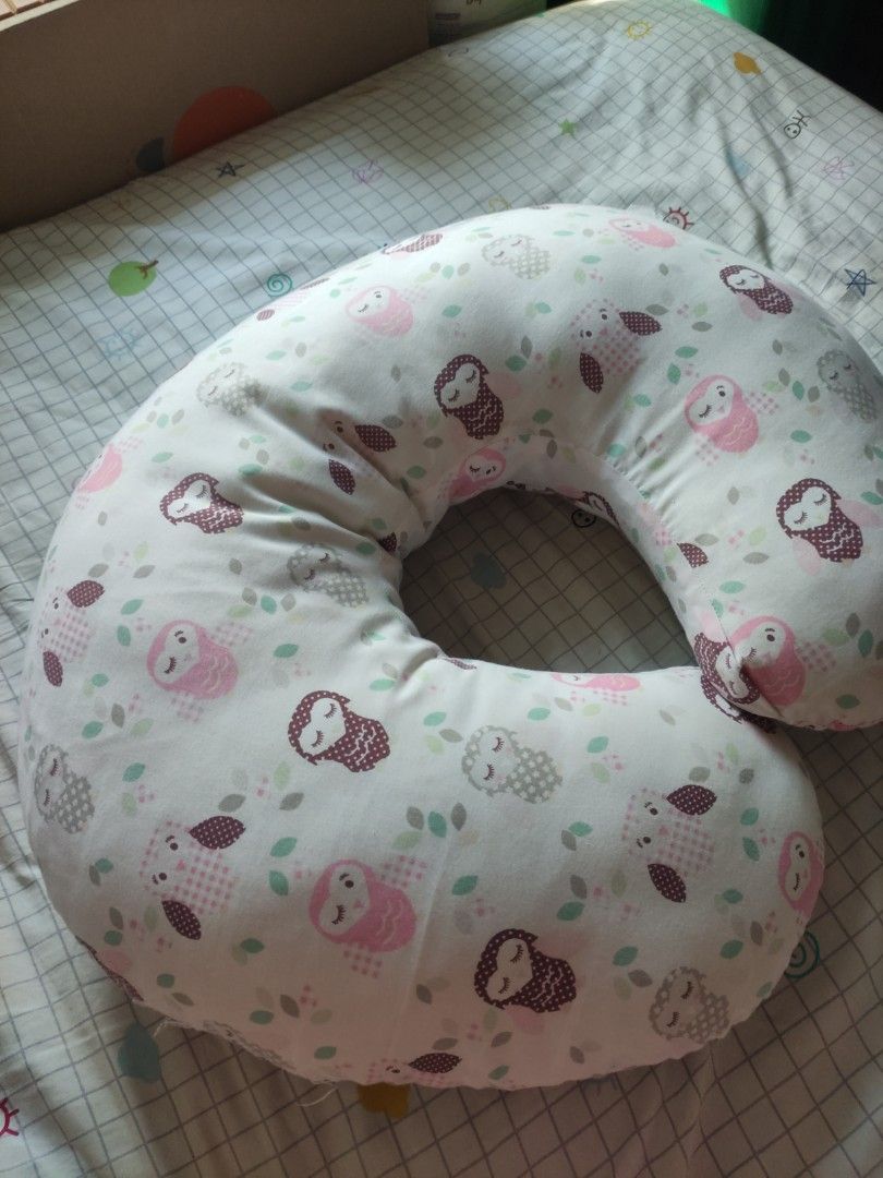 Boppy Breast feeding\nursing pillow (Category: Breastfeeding & Bottle Feeding) located in Singapore. Submitted by reducereuserecycleupcycle (Listing ID 1373462178, Image 1). Description: Found it useful when breast feeding. especially during early infant days when mummy is recovering. in good condition detachable cover for washing.