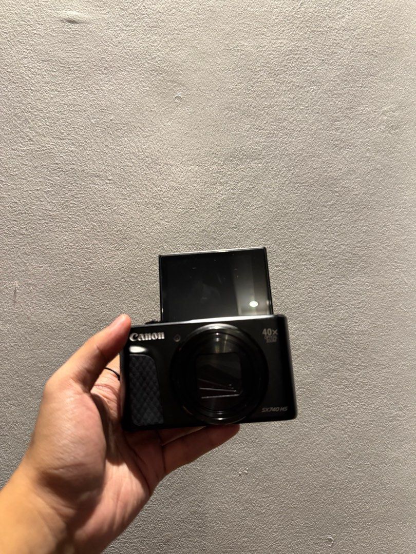Canon Sx740 HS (Category: Cameras) located in Manila. Submitted by mikaile27 (Listing ID 1373507187, Image 1). Description: Likely New Canon Sx740 (G7x Dupe) No issue No Dents or Scratches Good For beach photos Good For Vlogging Cam Complete Inclusions -Box -Sd Card 64gb -Charger -Case .