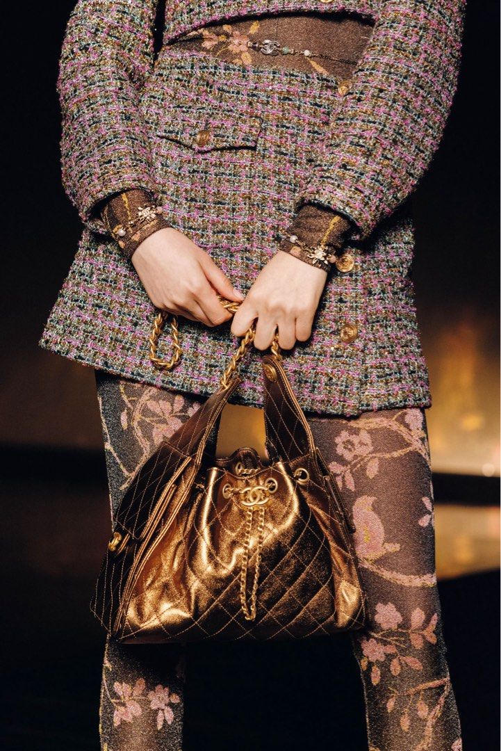 CHANEL ブラックレザー　バニティ CHANEL バニティバッグ 化粧ポーチ キャビアスキン レザー