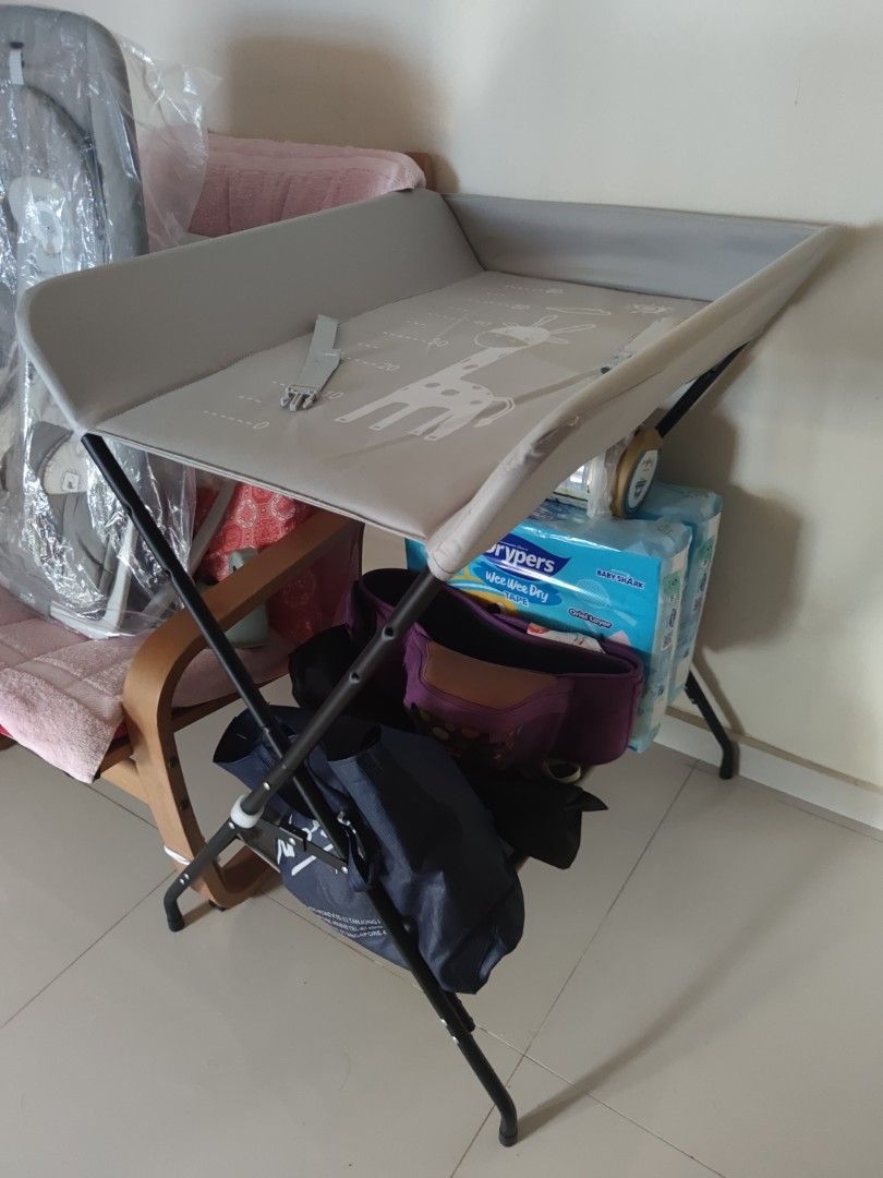 Changing table (Category: Other Baby Bathing & Changing Needs) located in Singapore. Submitted by railwayrainbow (Listing ID 1373526344, Image 1). Description: .