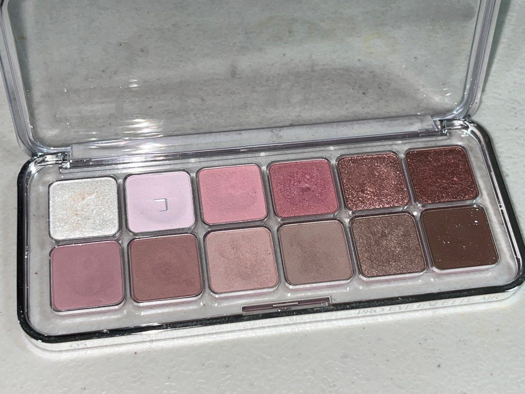 Clio Pro Eye Palette Air 05 Orchid Cloud (Category: Makeup) located in Manila. Submitted by Ashley (Listing ID 1373446588, Image 2). Description: -Clio pro eye palette in 05 Orchid Cloud -Product comes with original box -Mode of Payment: GCash -Mode of Delivery: Pickup (to be booked by buyer and payment of service is to be shouldered by buyer; if through J&T, payment will also be included together with the product since they usually ask the picku