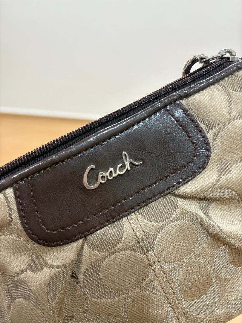 Coach Wristlet Pouch (Category: Bags & Wallets) located in Singapore. Submitted by octobercollection (Listing ID 1373516006, Image 3). Description: like 80% new no box no dust bag Go market can use .
