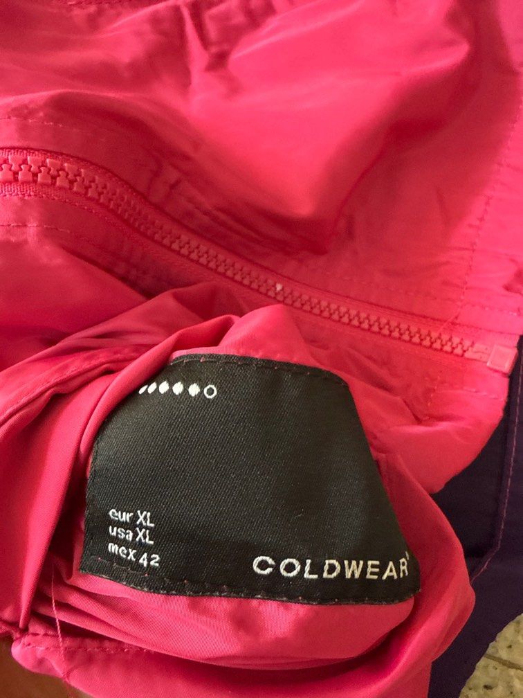 Coldwear Children Windbreaker Jacket (Category: Babies & Kids Fashion) located in Singapore. Submitted by wondersparkles (Listing ID 1373449816, Image 2). Description: bought quite a few years ago from Cold Wear. Good windbreaker to keep your child very warm, very light as well! Zips all the way to the hood. .