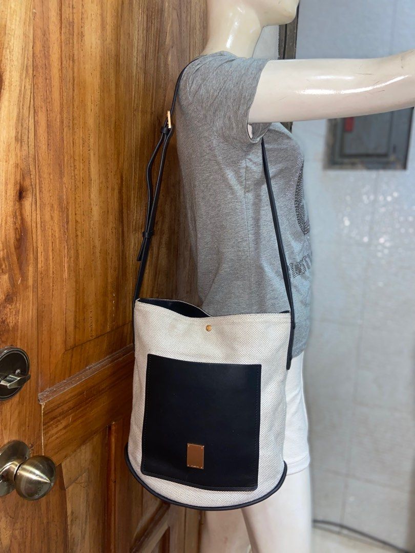 Courone (Category: Luxury Bags & Wallets) located in Mati. Submitted by michjake1009 (Listing ID 1373531860, Image 3). Description: In very good condition Like new Bucket type .