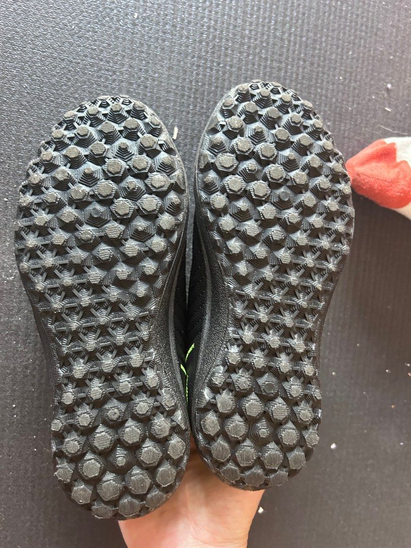 Decathlon kid hockey Shoes size 29 18 cm (Category: Babies & Kids Fashion) located in Singapore. Submitted by maggie.Sengkang (Listing ID 1373401615, Image 2). Description: My kid doesn’t want to play hockey anymore, only wear short times Sengkang.