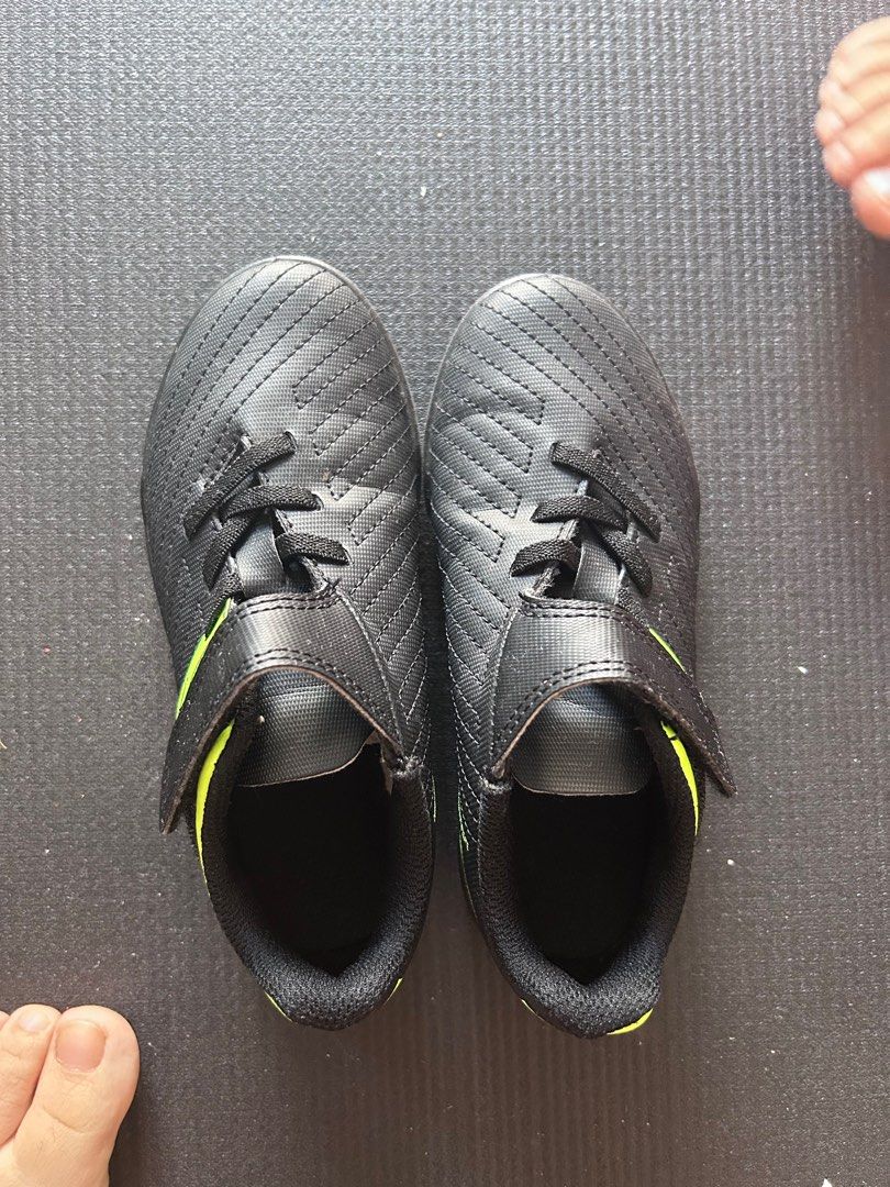 Decathlon kid hockey Shoes size 29 18 cm (Category: Babies & Kids Fashion) located in Singapore. Submitted by maggie.Sengkang (Listing ID 1373401615, Image 1). Description: My kid doesn’t want to play hockey anymore, only wear short times Sengkang.