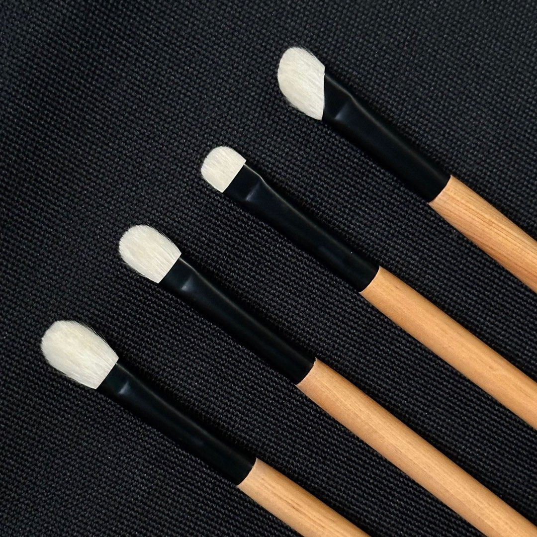 Delicate Goat Hair Eyeshadow & Nose Contour Brush Set (Category: Makeup) located in Singapore. Submitted by fcc_0616 (Listing ID 1373427199, Image 2). Description: Model: TX01 (large size) Total length: 157mm Hair length: 16mm Hair width: 14mm Hair type: Delicate goat hair (softer than normal Saikoho hair) Model: TX03 (medium size) Total length: 153mm Hair length: 13mm Hair width: 12mm Hair type: Delicate goat hair Model: TX06 (small size) Total 