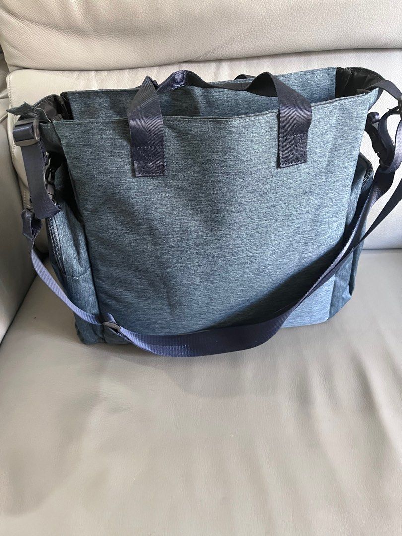 Diaper Bag with thermal pockets (Category: Diaper Bags & Wetbags) located in Singapore. Submitted by readysetsellllll (Listing ID 1373487324, Image 2). Description: Brand new unused diaper bag - good quality with pockets, organizers and thermal pockets.