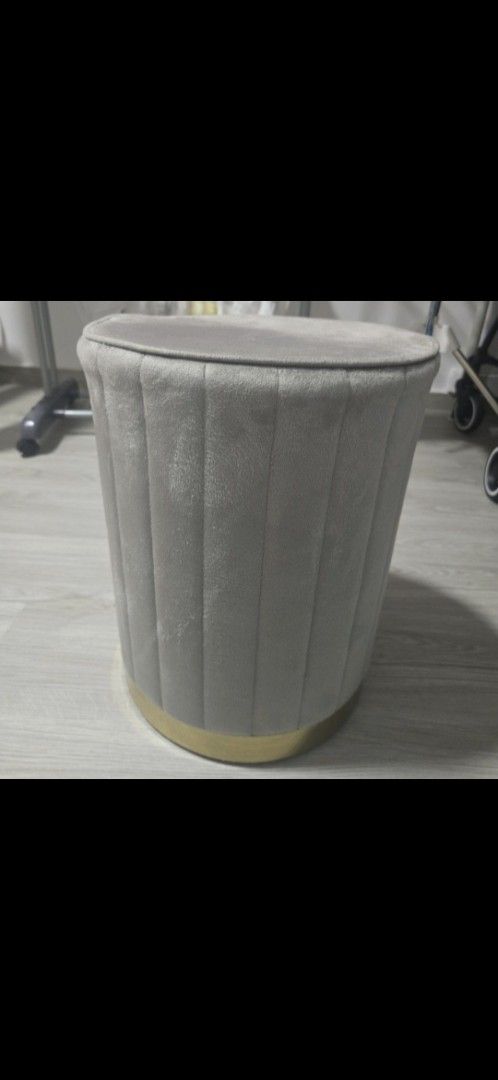 Dressing Make Up Table Chair (Category: Chairs) located in Singapore. Submitted by germani0906 (Listing ID 1373553708, Image 1). Description: Dressing / Make Up table chair. like new. rarely use..